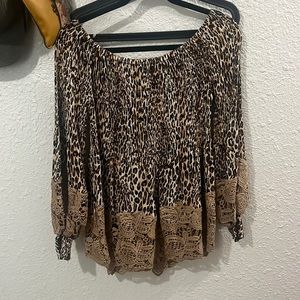 stretchy cheetah print bell sleeve shirt